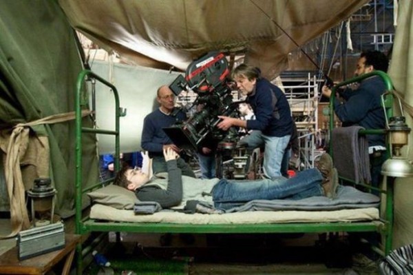 Illustration de l'article : Which of these 35 funny shots from the filming of Harry Potter are the funniest?