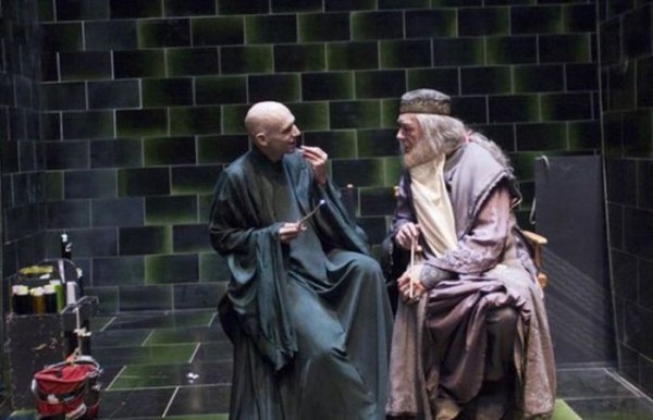 Illustration de l'article : Which of these 35 funny shots from the filming of Harry Potter are the funniest?
