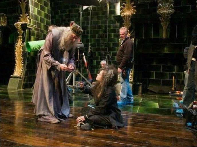 Illustration de l'article : Which of these 35 funny shots from the filming of Harry Potter are the funniest?