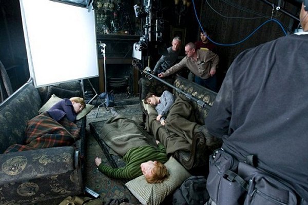 Illustration de l'article : Which of these 35 funny shots from the filming of Harry Potter are the funniest?