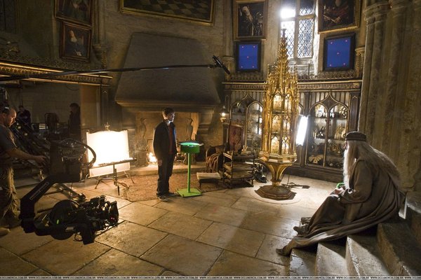Illustration de l'article : Which of these 35 funny shots from the filming of Harry Potter are the funniest?