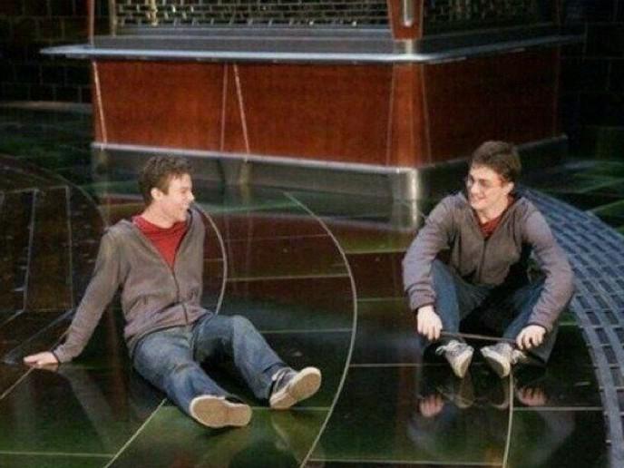 Illustration de l'article : Which of these 35 funny shots from the filming of Harry Potter are the funniest?