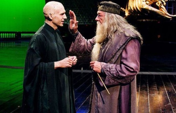 Illustration de l'article : Which of these 35 funny shots from the filming of Harry Potter are the funniest?