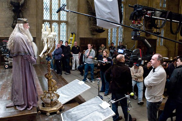 Illustration de l'article : Which of these 35 funny shots from the filming of Harry Potter are the funniest?