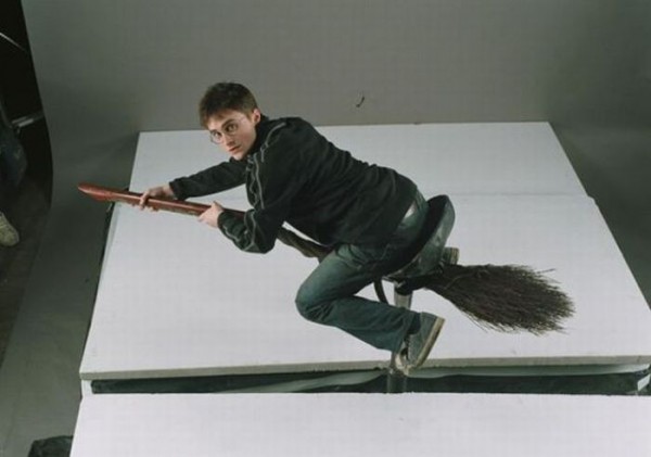 Illustration de l'article : Which of these 35 funny shots from the filming of Harry Potter are the funniest?