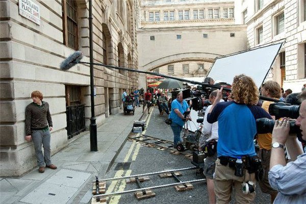 Illustration de l'article : Which of these 35 funny shots from the filming of Harry Potter are the funniest?