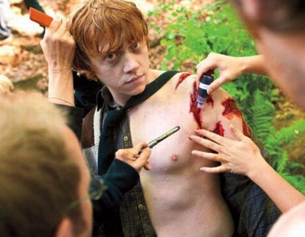 Illustration de l'article : Which of these 35 funny shots from the filming of Harry Potter are the funniest?