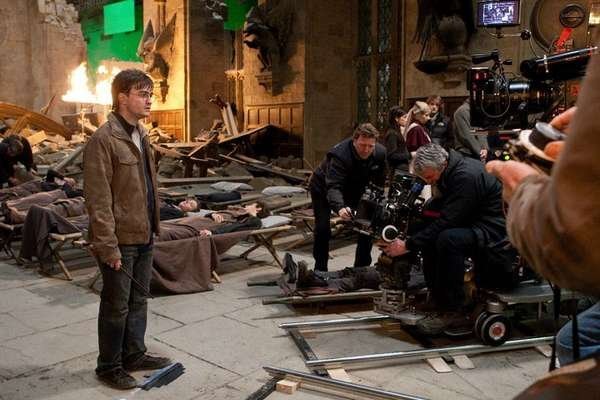 Illustration de l'article : Which of these 35 funny shots from the filming of Harry Potter are the funniest?