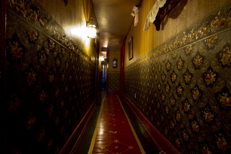 Illustration de l'article : To stay in this hotel, you have to sign a waiver, because it&rsquo;s haunted...