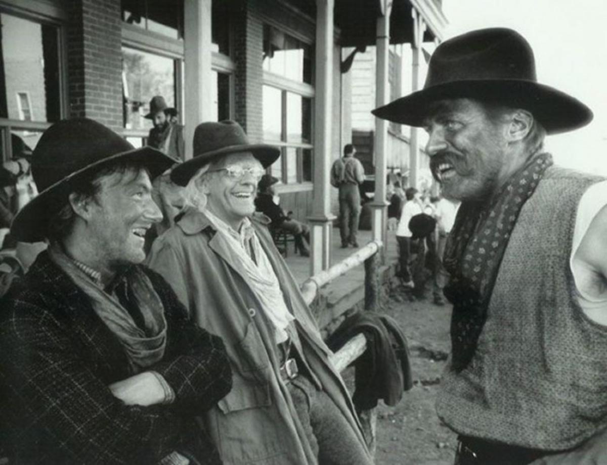 Illustration de l'article : 21 exclusive photos of actors on film sets!