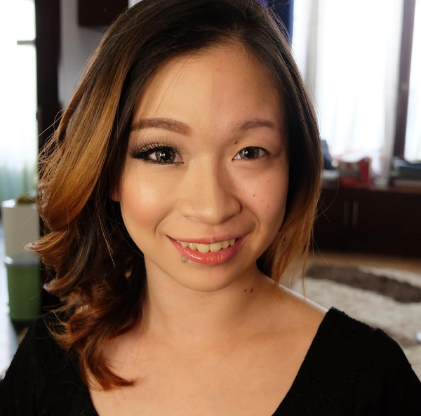 Illustration de l'article : 19 amazing new pictures of girls with and without makeup