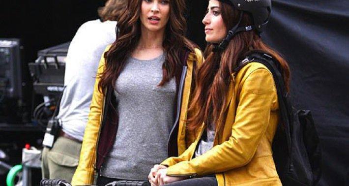 Illustration de l'article : 12 pictures of celebrities with their stunt doubles! Which ones look the most alike?