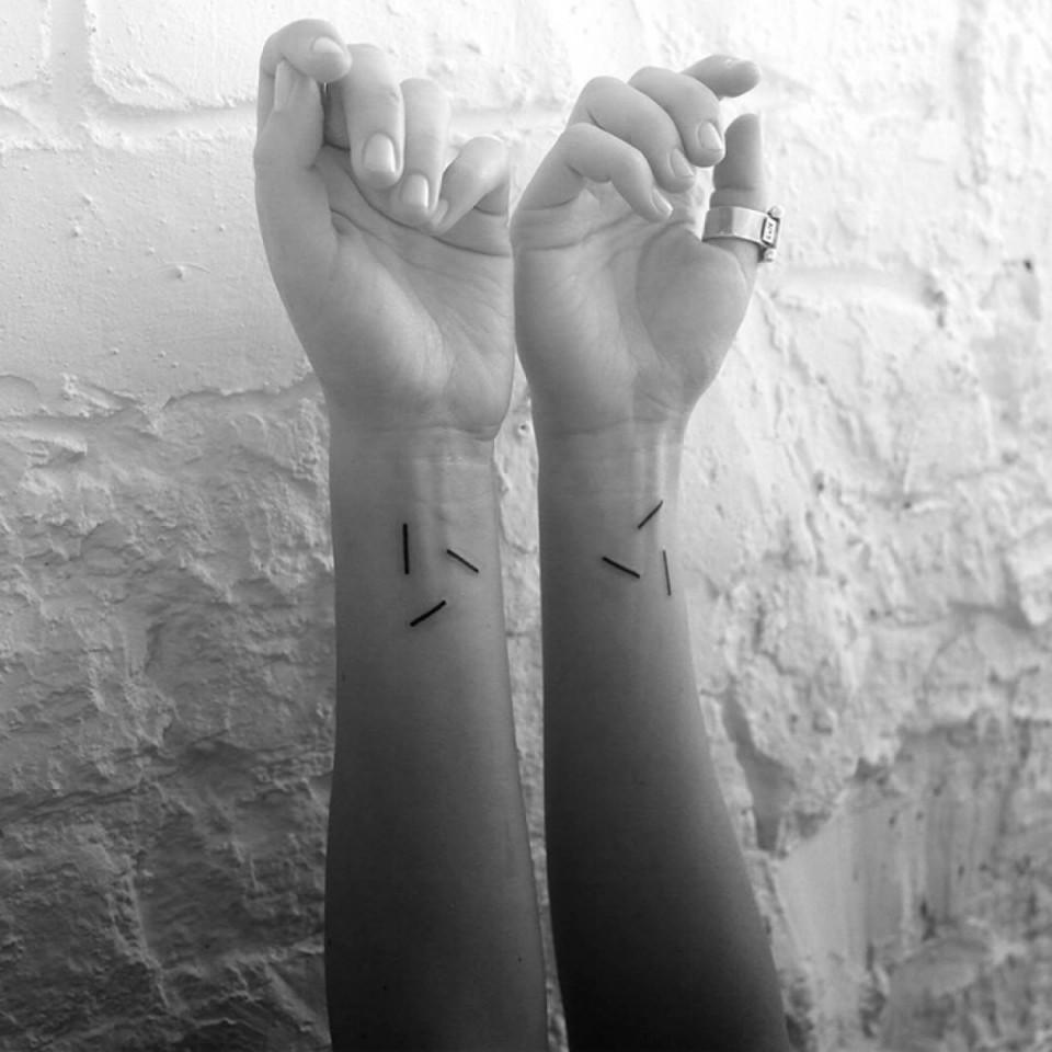 Illustration de l'article : 19 minimalist Blackwork tattoos that were made with a computer! Which ones are the craziest?
