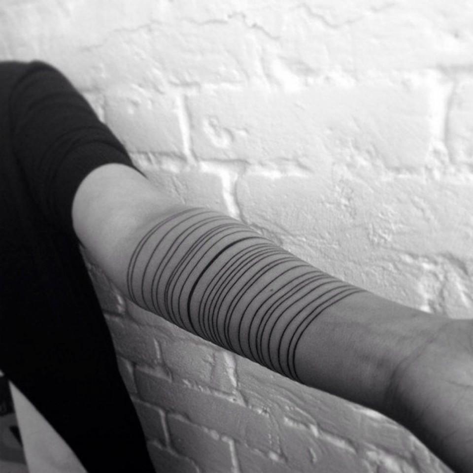 Illustration de l'article : 19 minimalist Blackwork tattoos that were made with a computer! Which ones are the craziest?