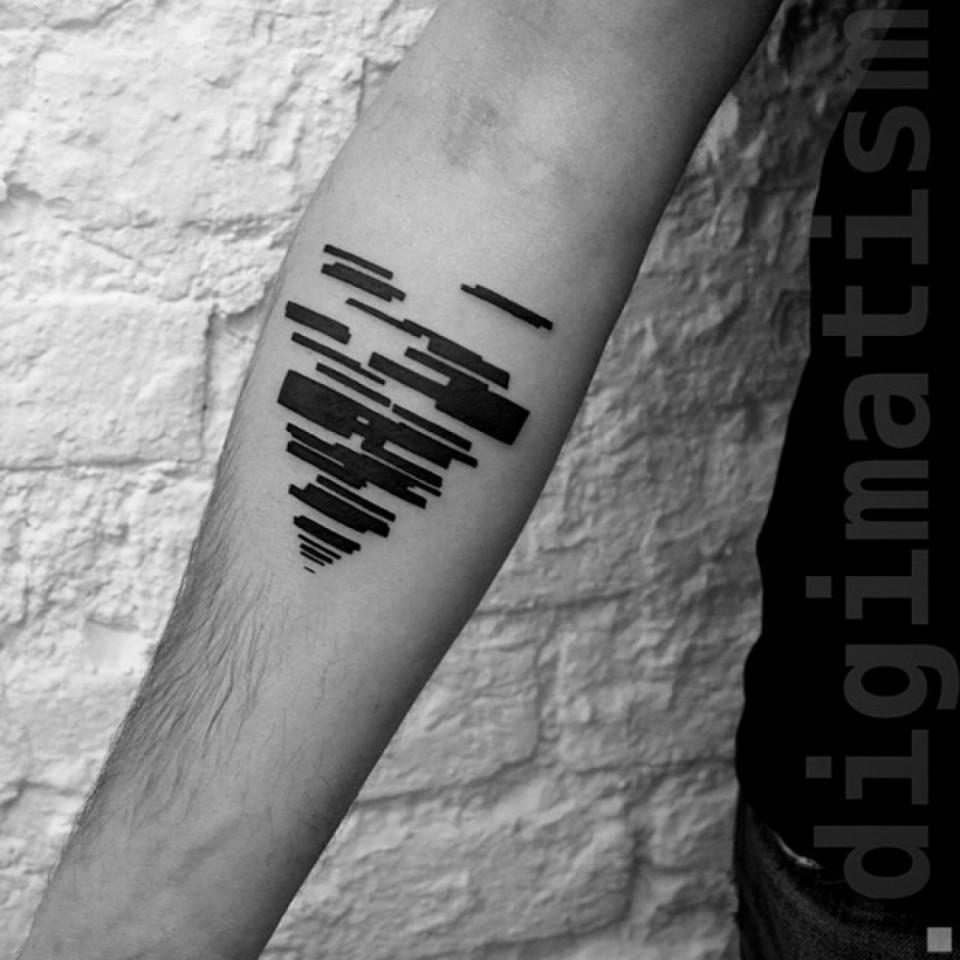 Illustration de l'article : 19 minimalist Blackwork tattoos that were made with a computer! Which ones are the craziest?