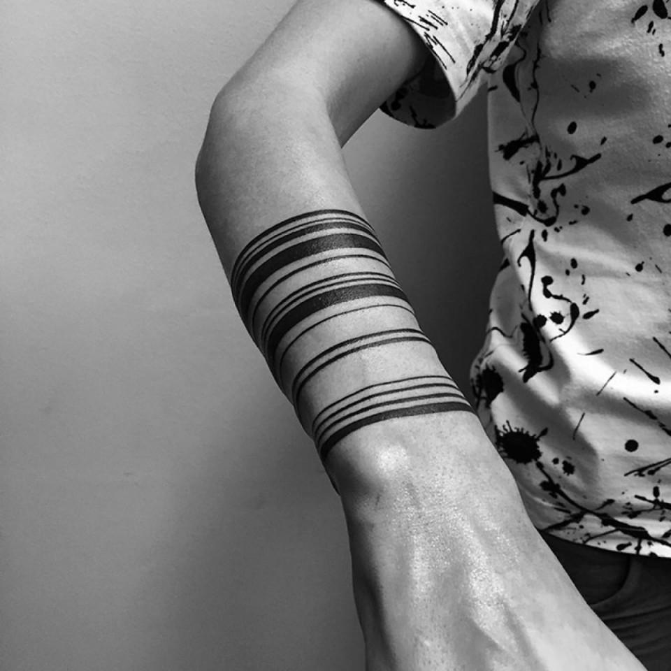 Illustration de l'article : 19 minimalist Blackwork tattoos that were made with a computer! Which ones are the craziest?