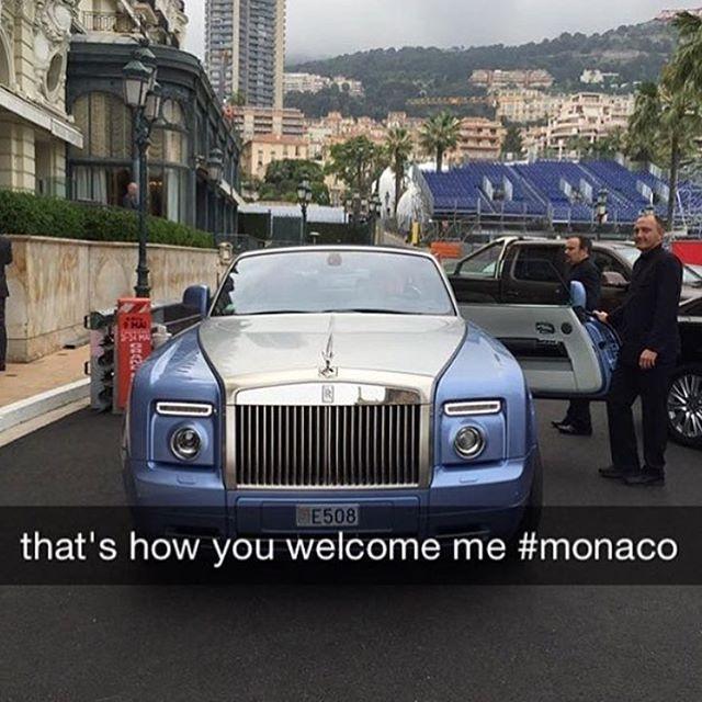 Illustration de l'article : 18 photos of parents who show off their fortune on social networks! Which ones are the most shocking?