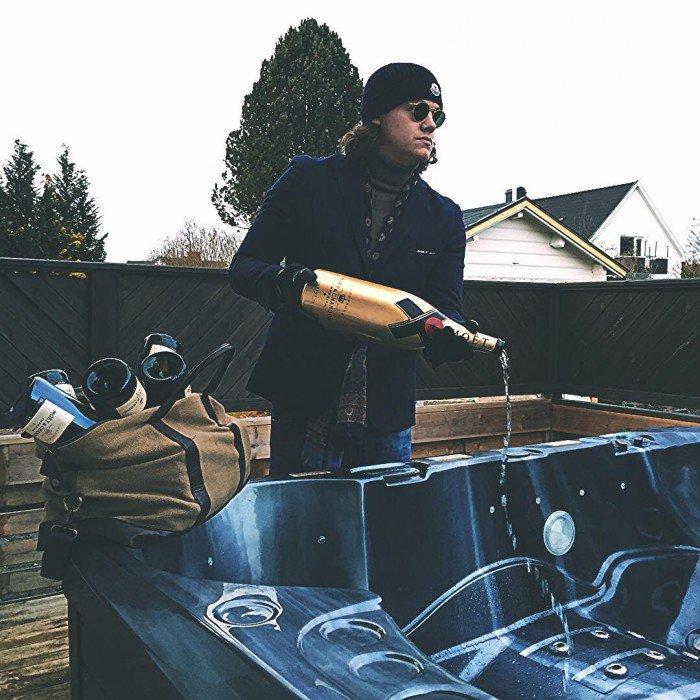 Illustration de l'article : 18 photos of parents who show off their fortune on social networks! Which ones are the most shocking?