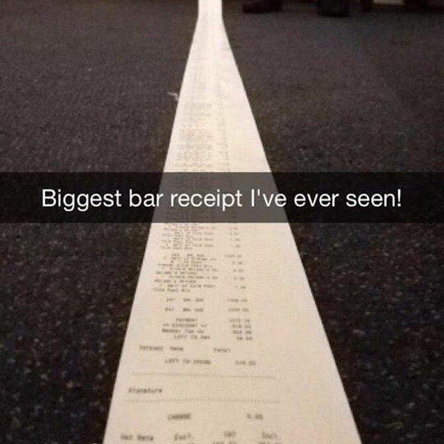 Illustration de l'article : 18 photos of parents who show off their fortune on social networks! Which ones are the most shocking?