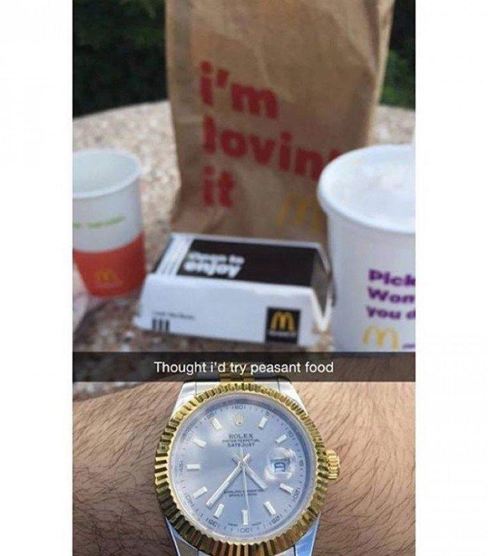 Illustration de l'article : 18 photos of parents who show off their fortune on social networks! Which ones are the most shocking?