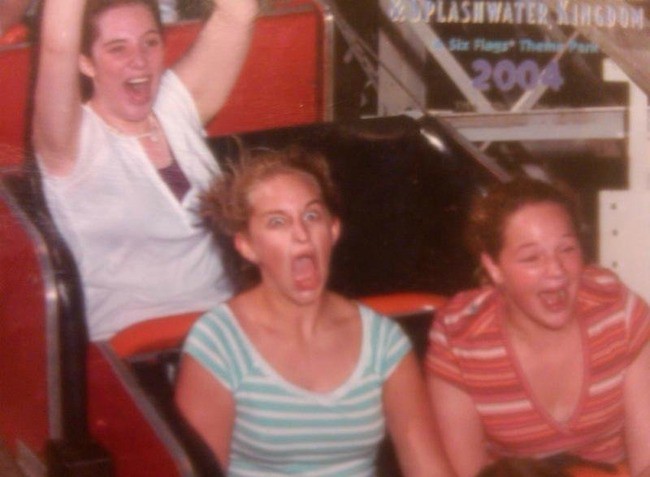 Illustration de l'article : Which of these 18 hilarious photos taken on amusement park rides are the most unusual?
