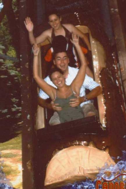 Illustration de l'article : Which of these 18 hilarious photos taken on amusement park rides are the most unusual?