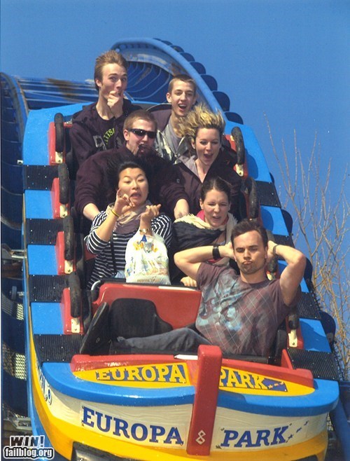 Illustration de l'article : Which of these 18 hilarious photos taken on amusement park rides are the most unusual?