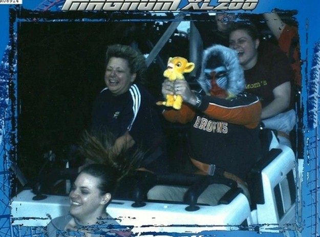 Illustration de l'article : Which of these 18 hilarious photos taken on amusement park rides are the most unusual?