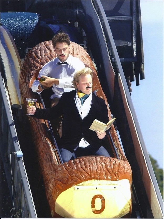 Illustration de l'article : Which of these 18 hilarious photos taken on amusement park rides are the most unusual?