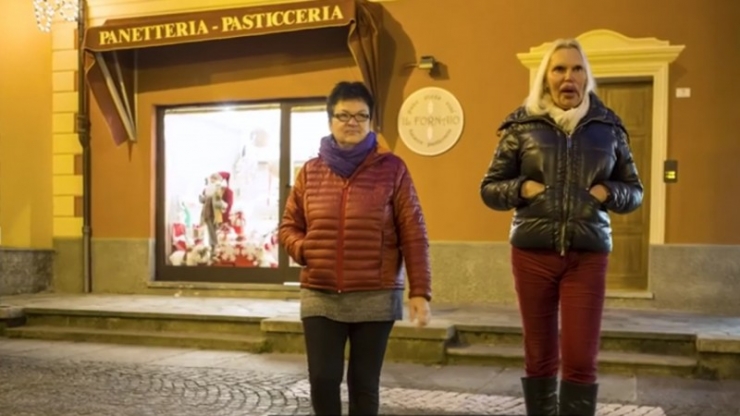 Illustration de l'article : This woman has spent ,000 to achieve the perfect look... What do you think, after seeing her before pictures?