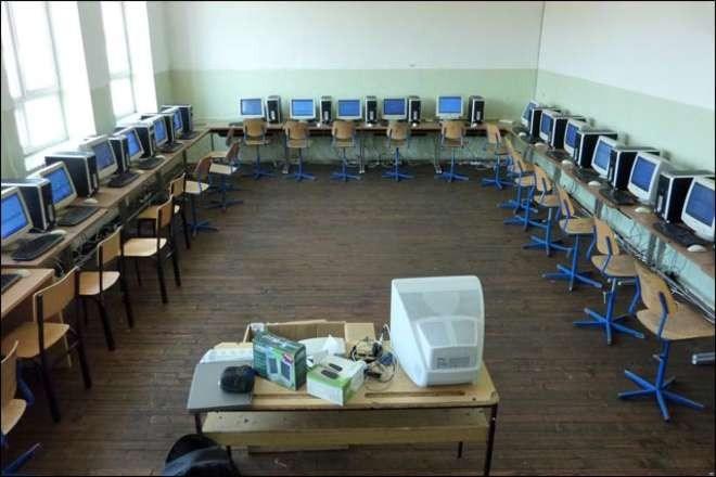 Illustration de l'article : 13 things we all used to do in school! Which ones do you recognize?