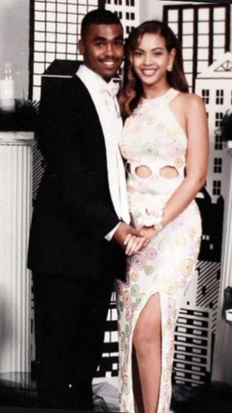 Illustration de l'article : 14 photos of American celebrities at their prom before they became famous