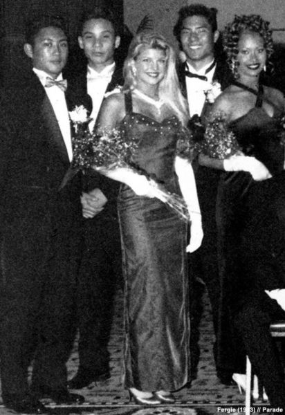 Illustration de l'article : 14 photos of American celebrities at their prom before they became famous