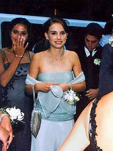 Illustration de l'article : 14 photos of American celebrities at their prom before they became famous