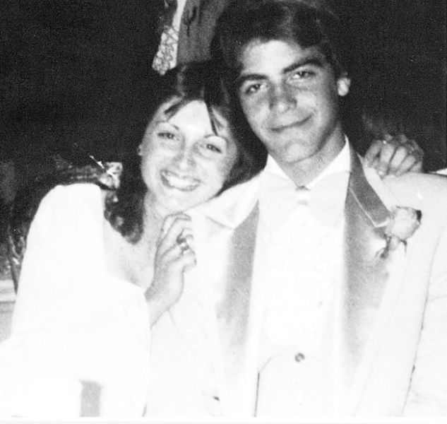 Illustration de l'article : 14 photos of American celebrities at their prom before they became famous