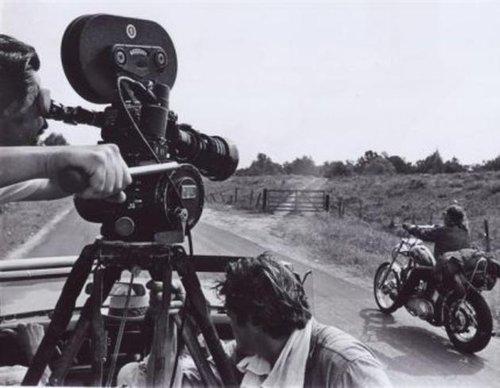 Illustration de l'article : 32 historic photos of movie scenes you've never seen before!