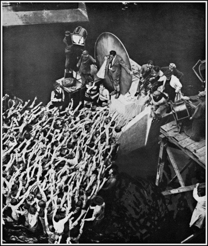Illustration de l'article : 32 historic photos of movie scenes you've never seen before!