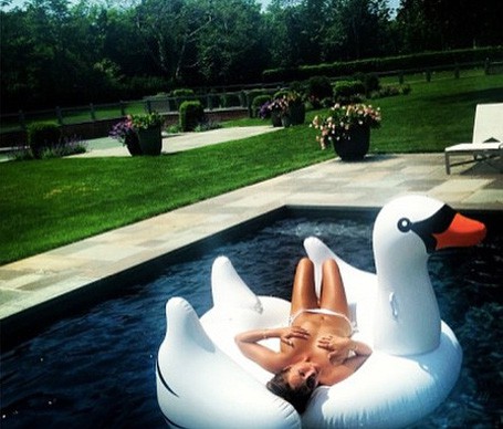 Illustration de l'article : Among these 29 pictures of rich kids posting their fortunes on Instagram, which is the worst?