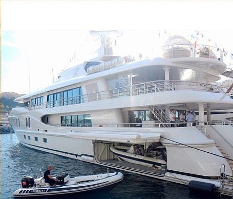 Illustration de l'article : Among these 29 pictures of rich kids posting their fortunes on Instagram, which is the worst?