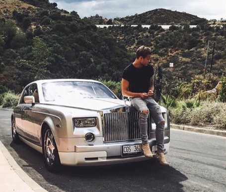 Illustration de l'article : Among these 29 pictures of rich kids posting their fortunes on Instagram, which is the worst?