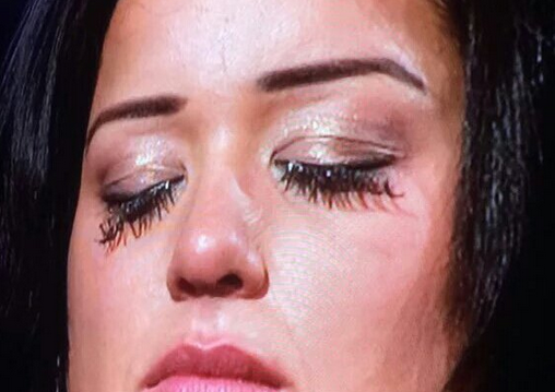 Illustration de l'article : 16 photos of people who have abused makeup!