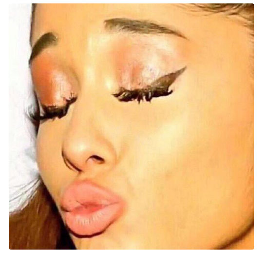 Illustration de l'article : 16 photos of people who have abused makeup!