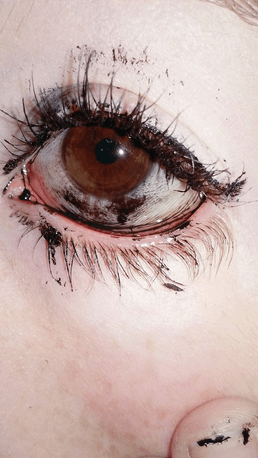 Illustration de l'article : 16 photos of people who have abused makeup!