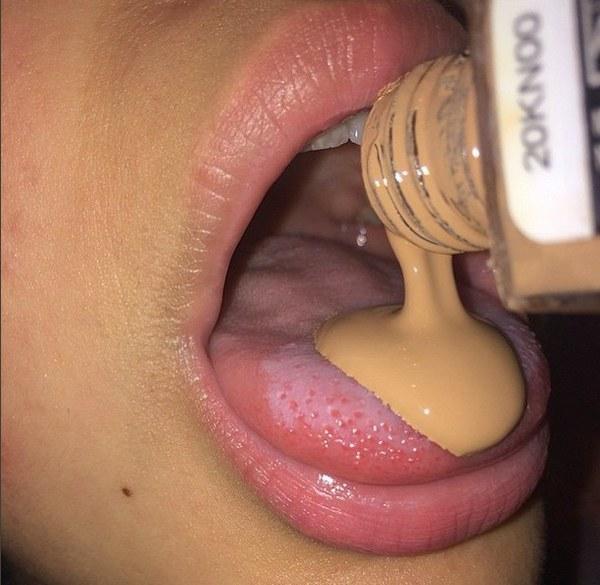 Illustration de l'article : 16 photos of people who have abused makeup!