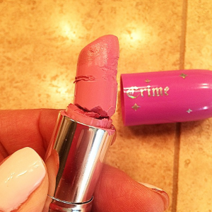 Illustration de l'article : 16 photos of people who have abused makeup!