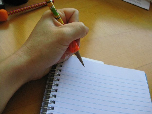 Illustration de l'article : 13 things that will ultimately drive left-handed people completely crazy