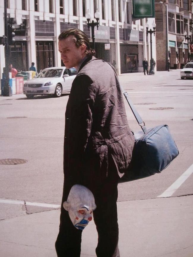 Illustration de l'article : These 40 behind-the-scenes shots of actors will change the way you watch these movies
