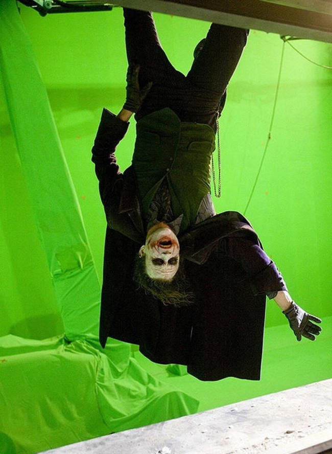 Illustration de l'article : These 40 behind-the-scenes shots of actors will change the way you watch these movies