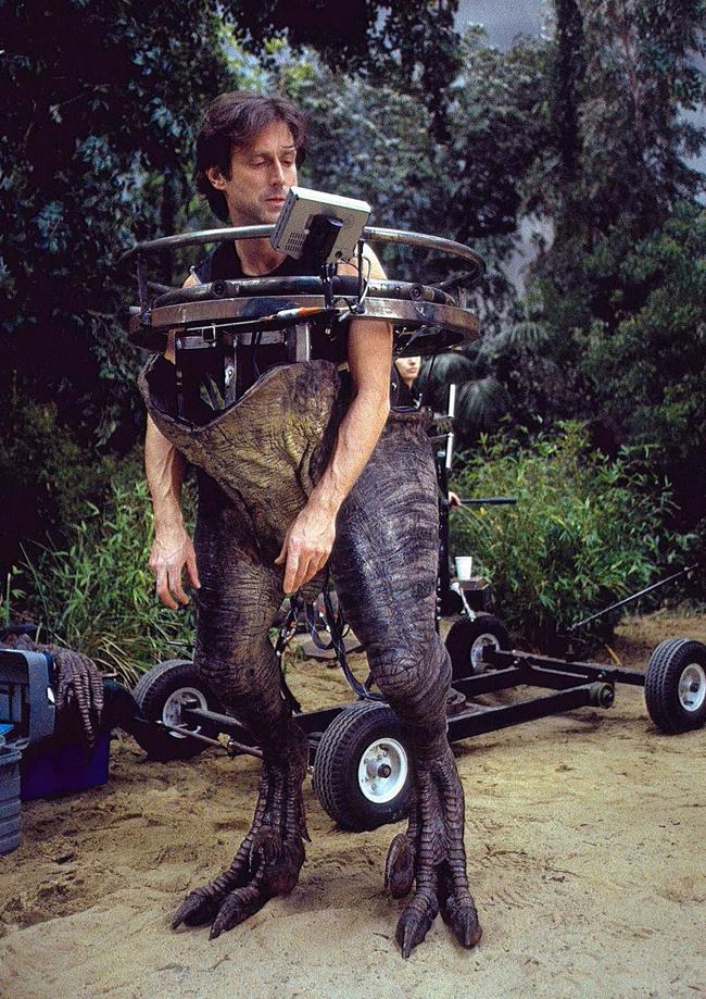 Illustration de l'article : These 40 behind-the-scenes shots of actors will change the way you watch these movies