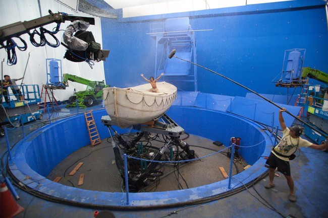 Illustration de l'article : These 40 behind-the-scenes shots of actors will change the way you watch these movies